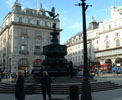 http://photosdelondres.com/fontaine-piccadilly-circus